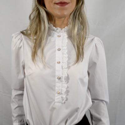 camisa branca mulher renda