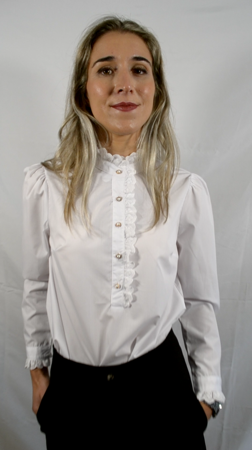 camisa branca mulher renda